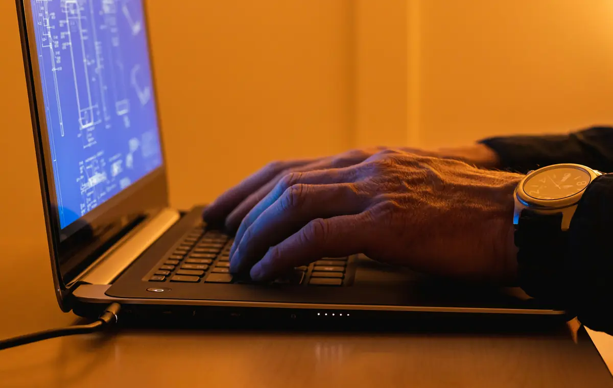 Poste de travail utilisé pour une analyse technique